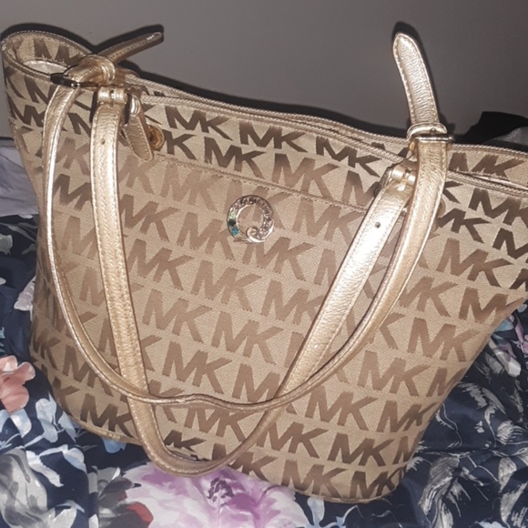 Purse - Picture 3 of 3